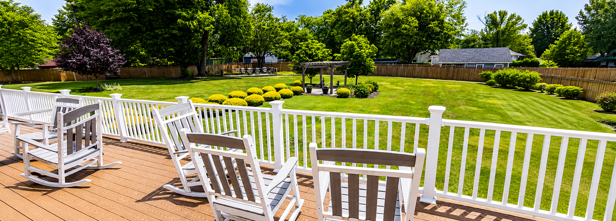 Landscaped outdoor garden and seating area at The Estates at Laytonsville